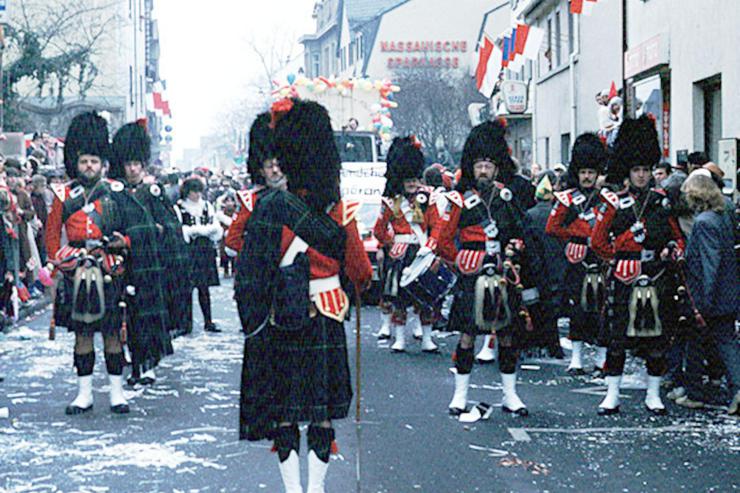 Die Shirley Pipe Band während des Fastnachtumzugs. (© Blasorchester Hochheim)